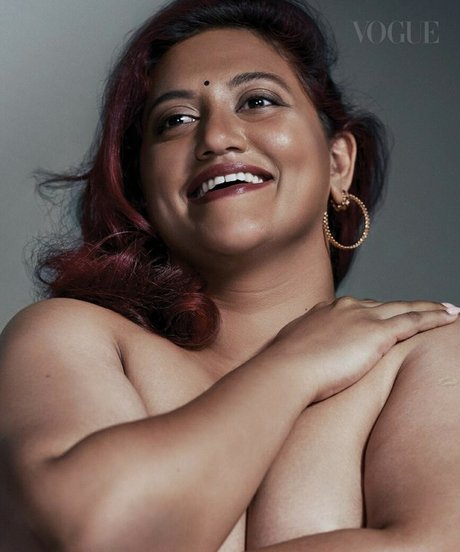 ピアス乳首オンリーファンズ 無料ポルノ 写真