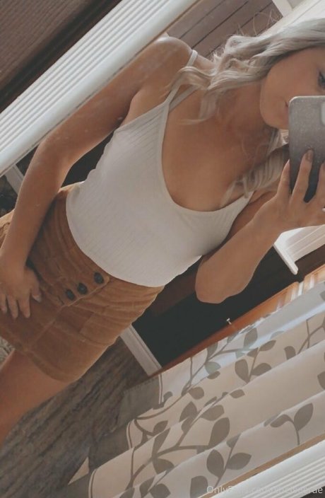 年配の熟女オンリーファンズ ポルノ 写真