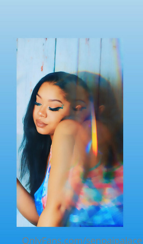 巨乳の熟女オンリーファンズ セクシーヌード ギャラリー