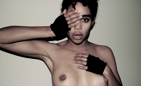 Laura Harrier セックスモデル ギャラリー