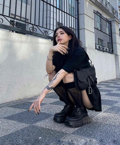 ピアス乳首オンリーファンズ 無料 画像