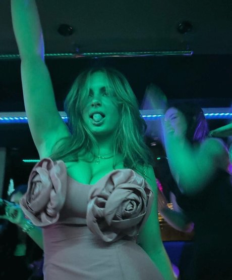 Sara Bella Harris 最高のポルノスター ギャラリー