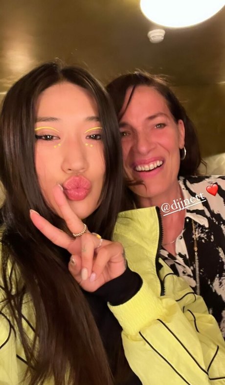 痩せたアジア人ティーン OnlyFans 限定 写真