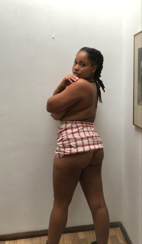 arielcosmo ヌードモデル 写真