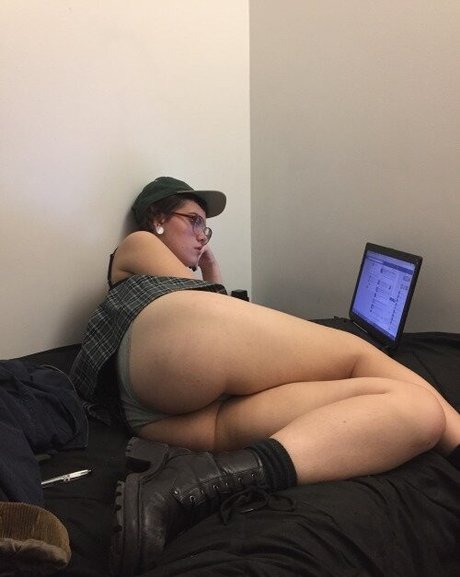 ビデオ通話 オンリーファンズ ヌード 写真