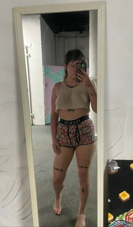 Bree McGee 裸のスター 画像