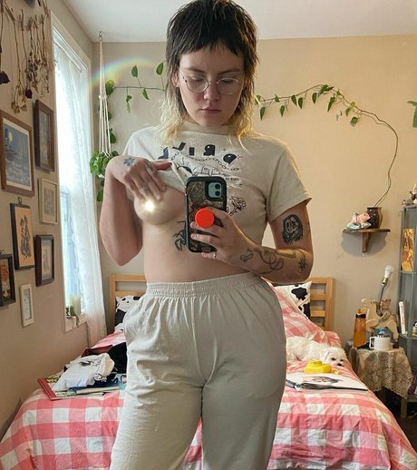 Bree McGee かわいいモデル 写真