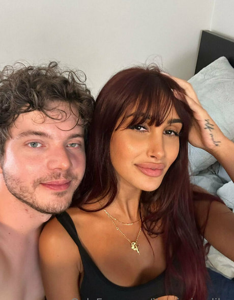 19歳のOnlyFans ポルノグラフィック 写真