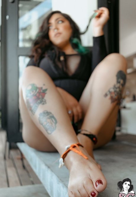 Arthemis 裸の女優 写真