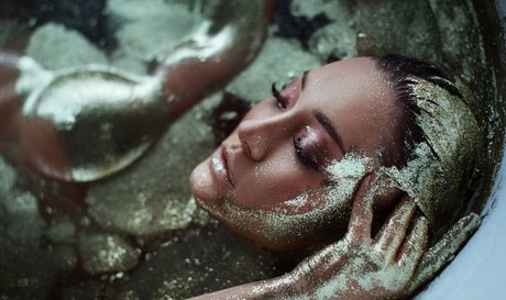 足ヌードオンリーファンズ エロチック 写真