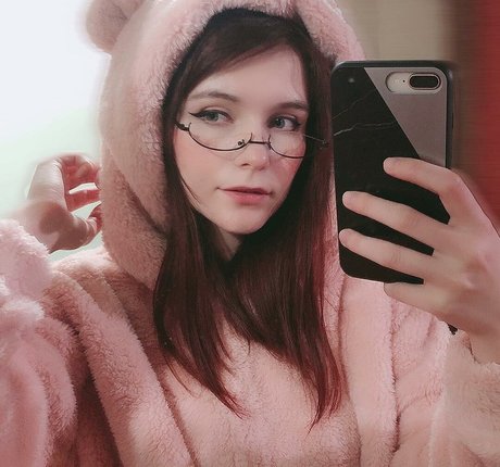 angejla エロティック女優 写真