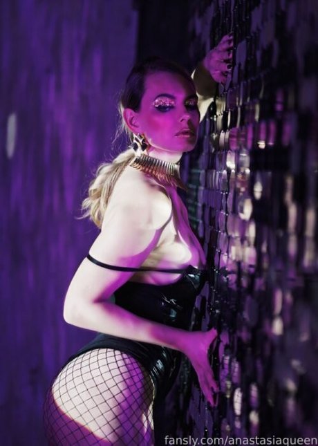 Anastasyia Prichinina 裸のポルノスター 写真