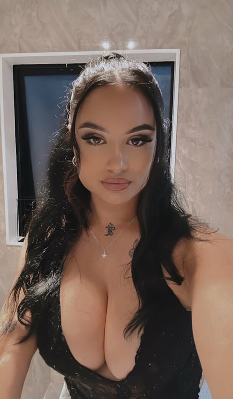 taylaraywhite 裸のモデル 画像