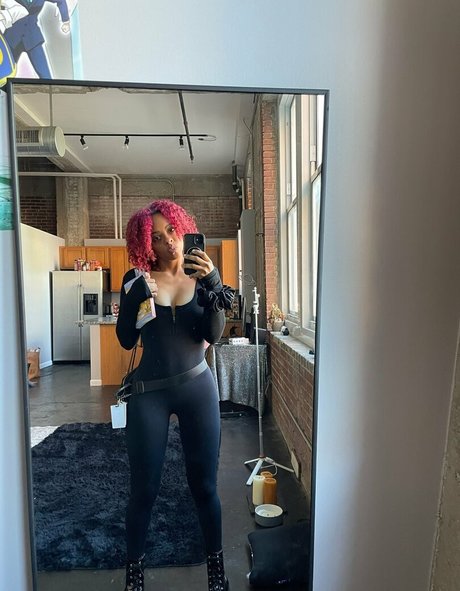 milasapothecary セクシーモデル ギャラリー