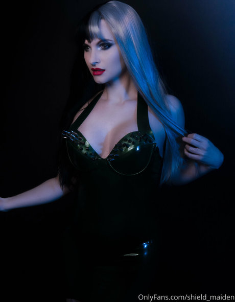 Ruby True ホットなモデル 写真