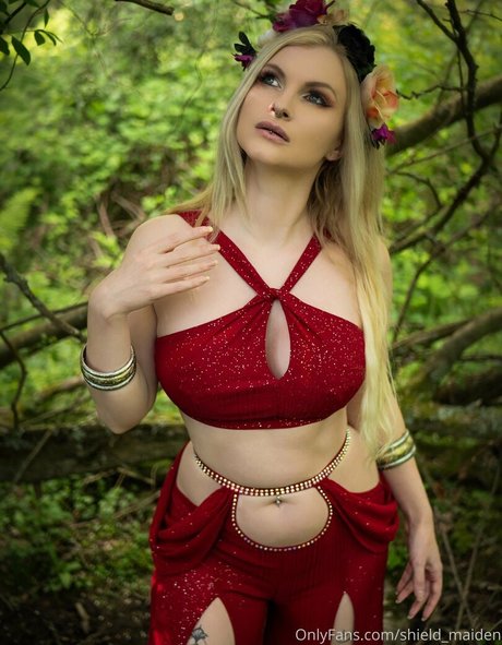 Ruby True スター ヌード 写真