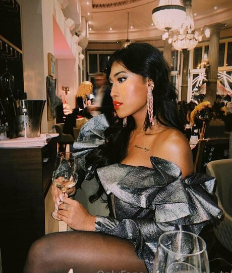 kira asia ts 美しいモデル 画像