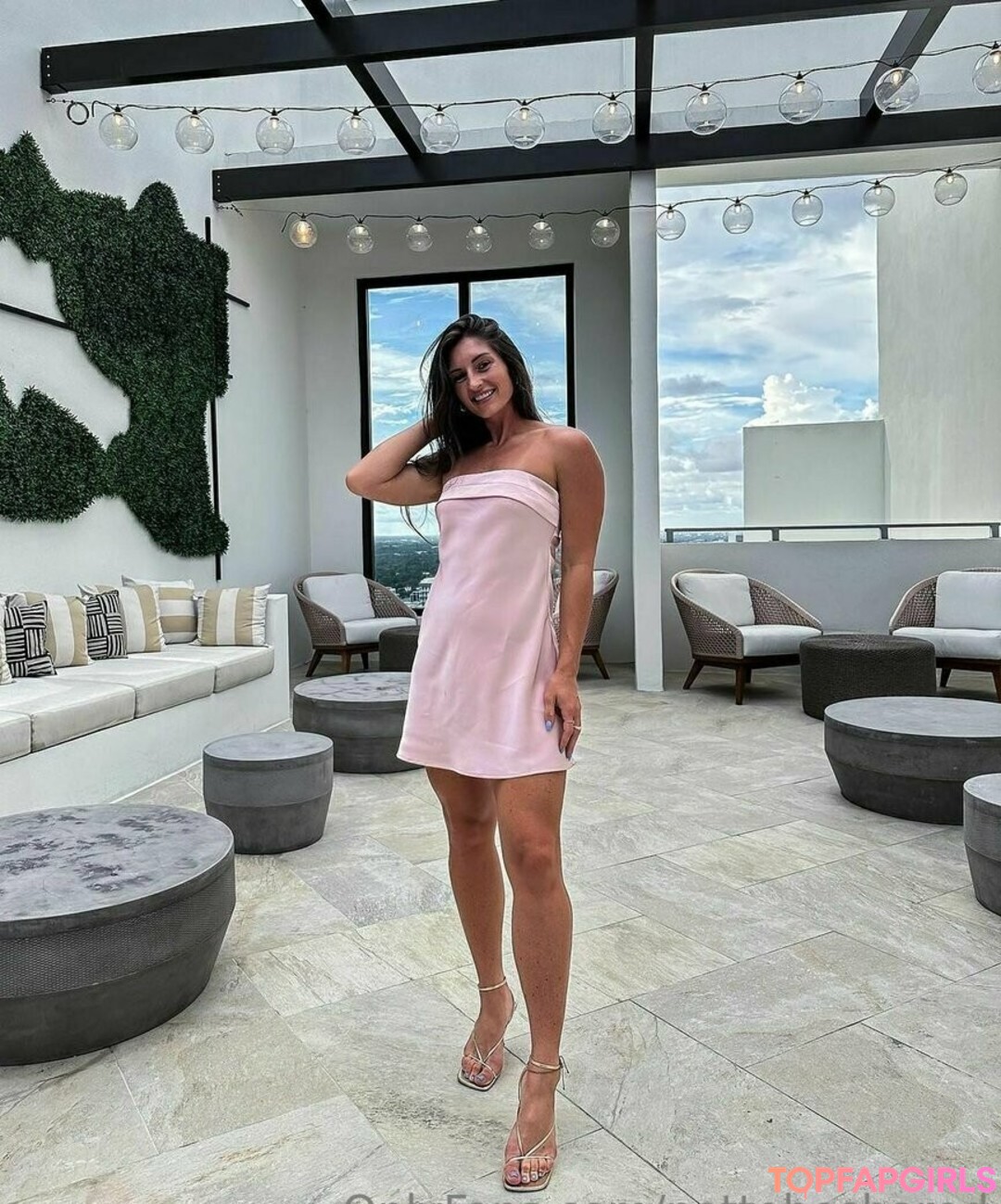 裸の熟女オンリーファンズ 無料ヌード 写真