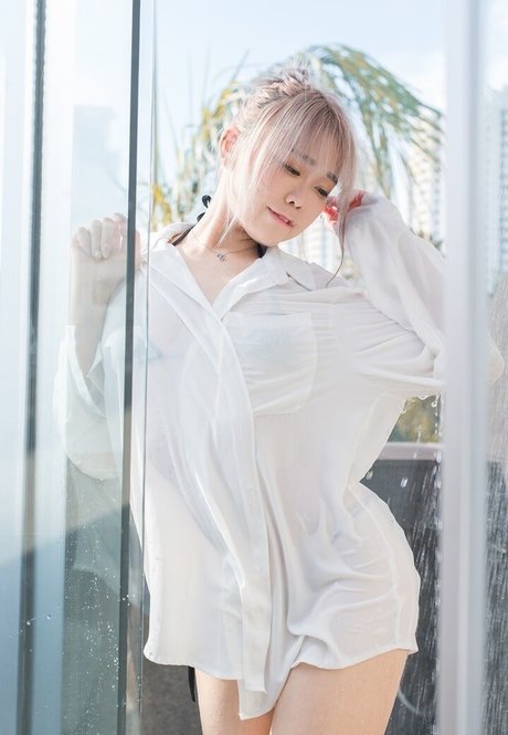 若い黒人女性オンリーファンズ エロチック 写真