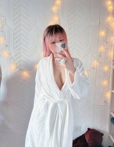 ママの足OnlyFans アート裸 写真