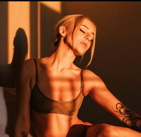 Nataliiaxx エロティックモデル 画像