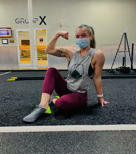 18歳のオンリーファンズ ポルノ 写真