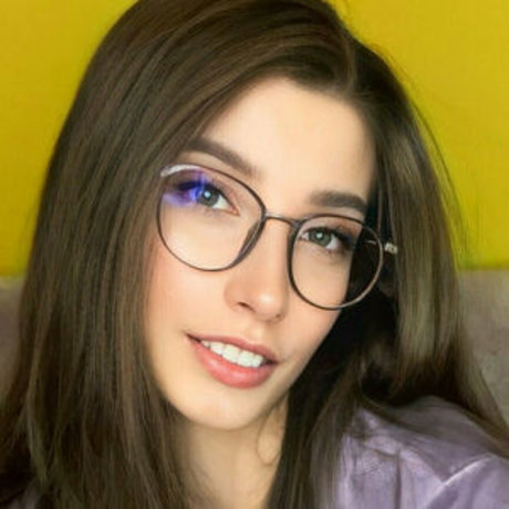 Valerytiny エロティックなポルノスター 画像