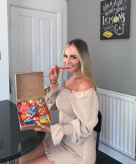 Faylee Oxenham ヌードモデル 画像