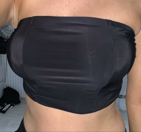 Faylee Oxenham 裸のモデル ギャラリー