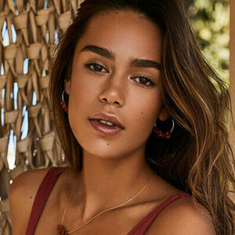 Narine Kagramanyan ポルノスター 無料 画像