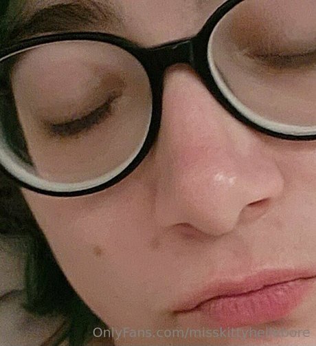 痩せたアジア人ティーン OnlyFans ヌード 画像