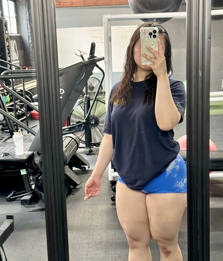 巨乳の熟女オンリーファンズ ポルノ 写真