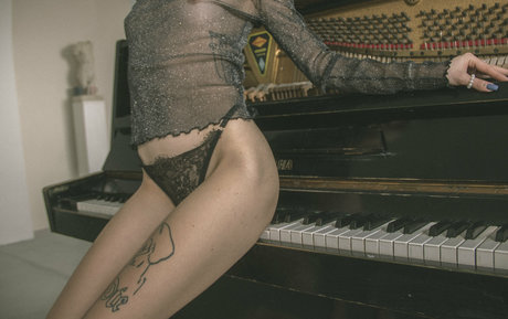 disimaria ポルノスター アート 写真