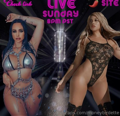 曲線美のクーガーOnlyFans アート裸 写真