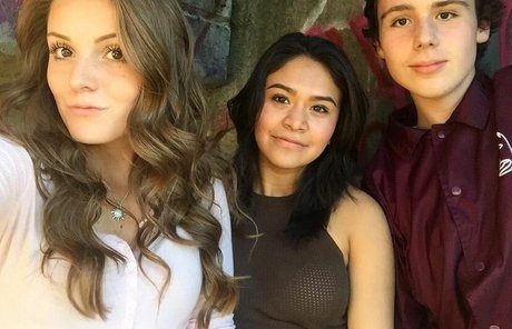 Brenna Winters アートスター ギャラリー