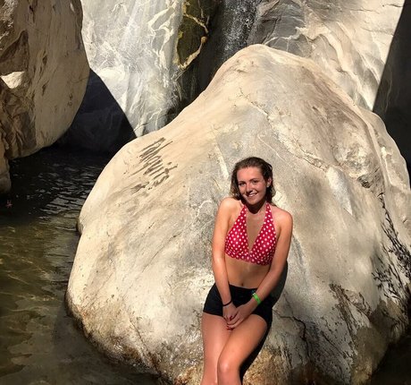 Brenna Winters ポルノモデル 写真