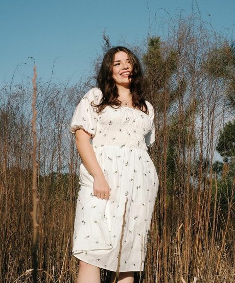 Alondra Larson 高品質モデル ギャラリー