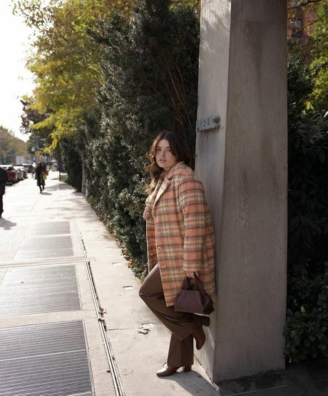 Alondra Larson HDスター ギャラリー