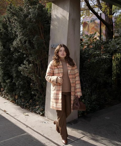 Alondra Larson 独占女優 ギャラリー