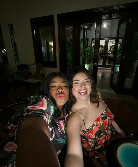 Alondra Larson ヌードのポルノスター ギャラリー