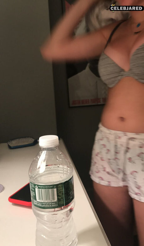 Samantha Lipstein ポルノスター ヌード アーカイブ