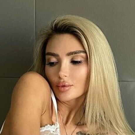 Kate Milevskaya 独占モデル 写真