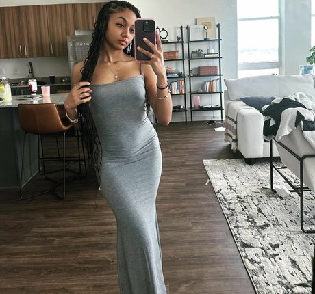 Lexi Vee ヌードモデル 写真