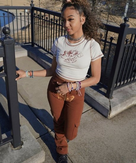 Lexi Vee セックスモデル ギャラリー