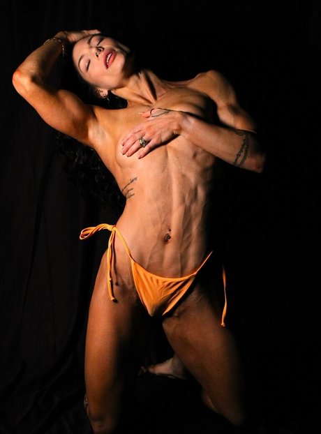 大きな乳輪 オンリーファンズ 美しい裸 画像