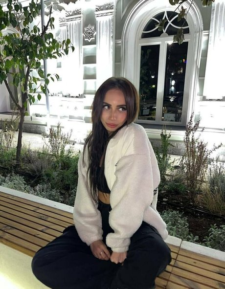 熟女クーガーオンリーファンズ 無料セックス 画像