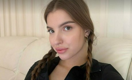 処女オンリーファンズ ポルノグラフィック 写真