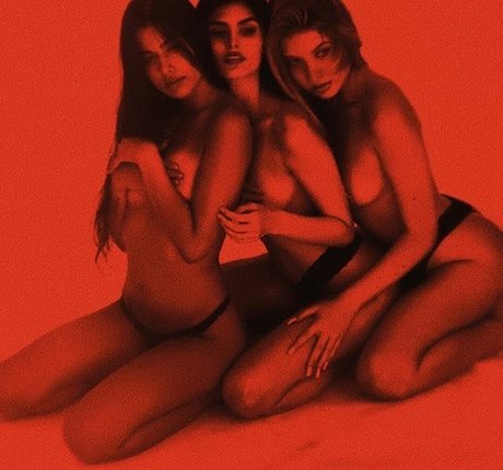 赤毛の熟女オンリーファンズ ホット裸 写真