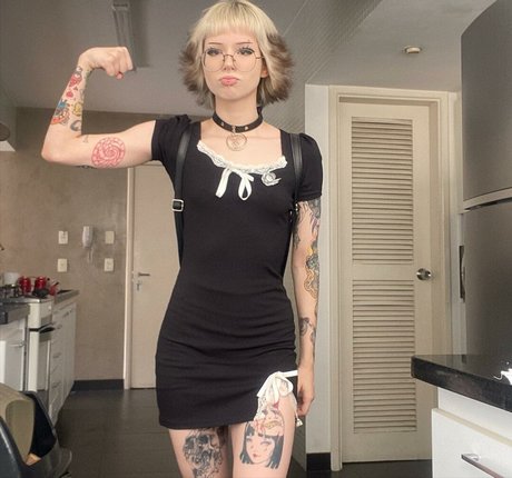 Luh Setra アダルトモデル 画像