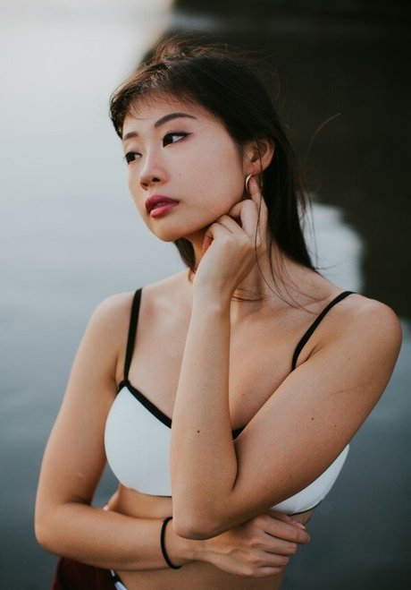 Emi Wong ヌードモデル 画像